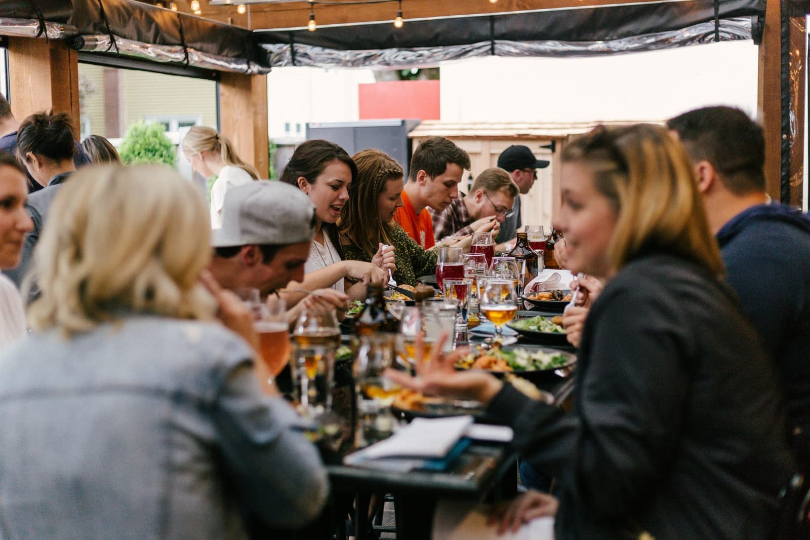 Social dining event at Glen Eagle
